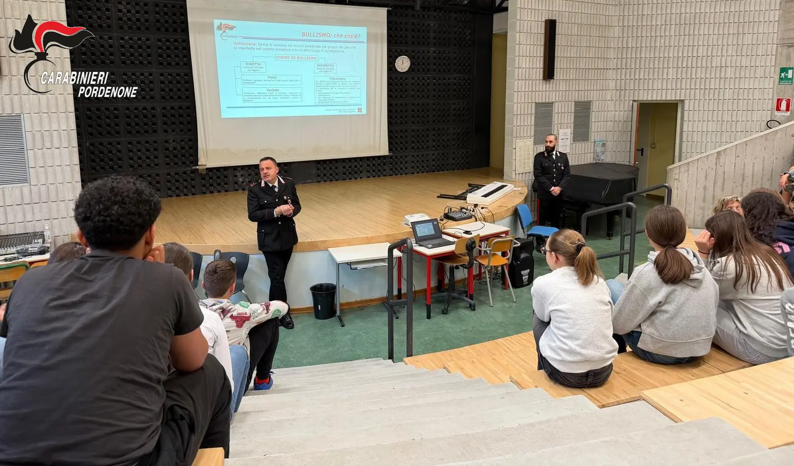 Carabinieri incontrano studenti su bullismo e cyberbullismo