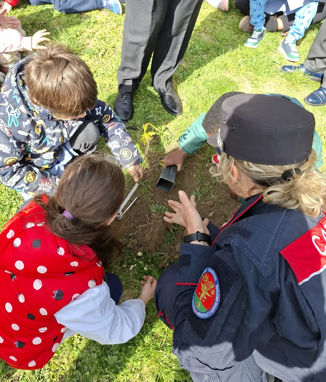 Carabinieri e studenti celebrano la Giornata degli Alberi