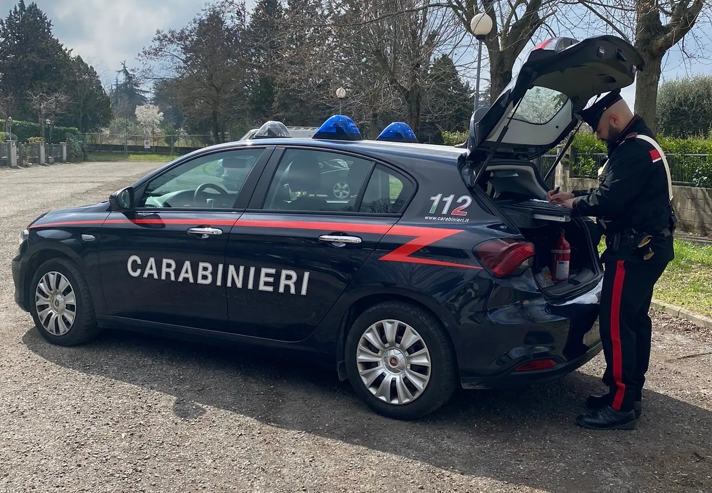 Carburante rubato con carta aziendale: tre denunciati