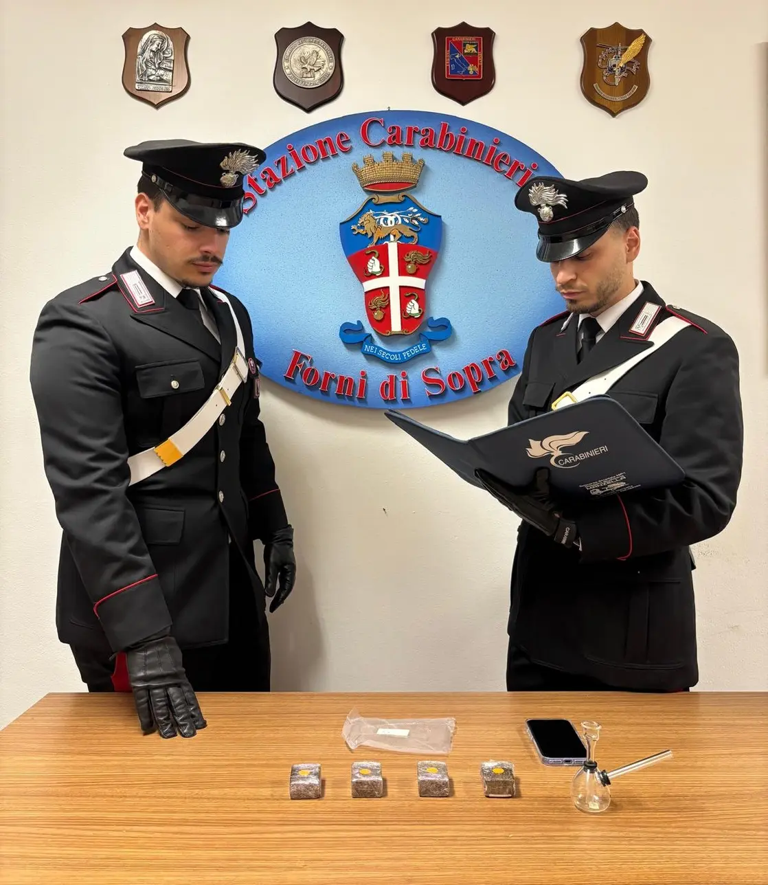 Carnia: 200 grammi di hashish scoperti in casa di una 26enne