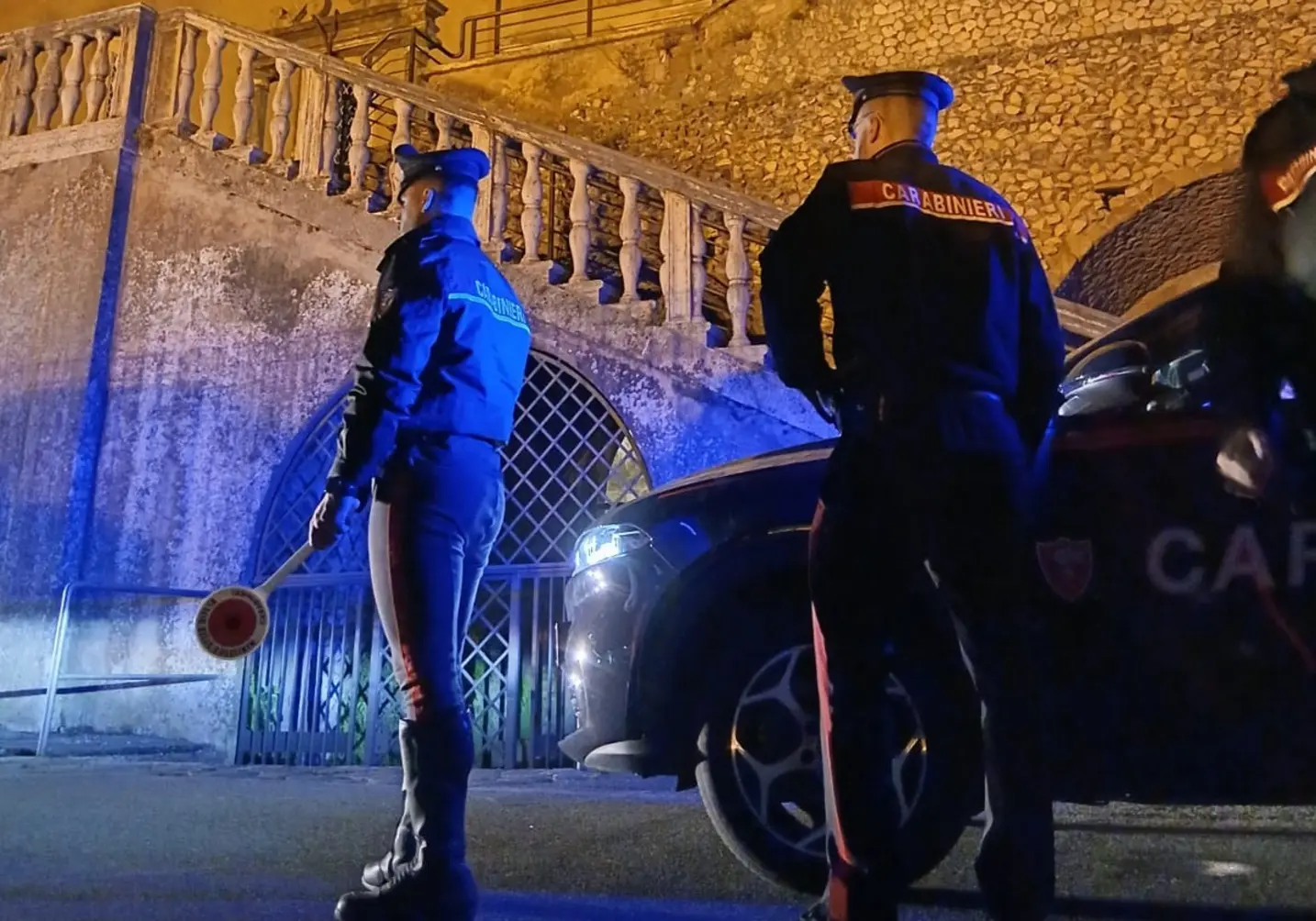 Cave: 23enne arrestato per spaccio, sequestrati droga e denaro