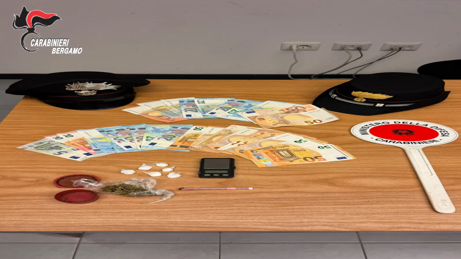 Clusone: Carabinieri denunciano per droga e sequestrano denaro