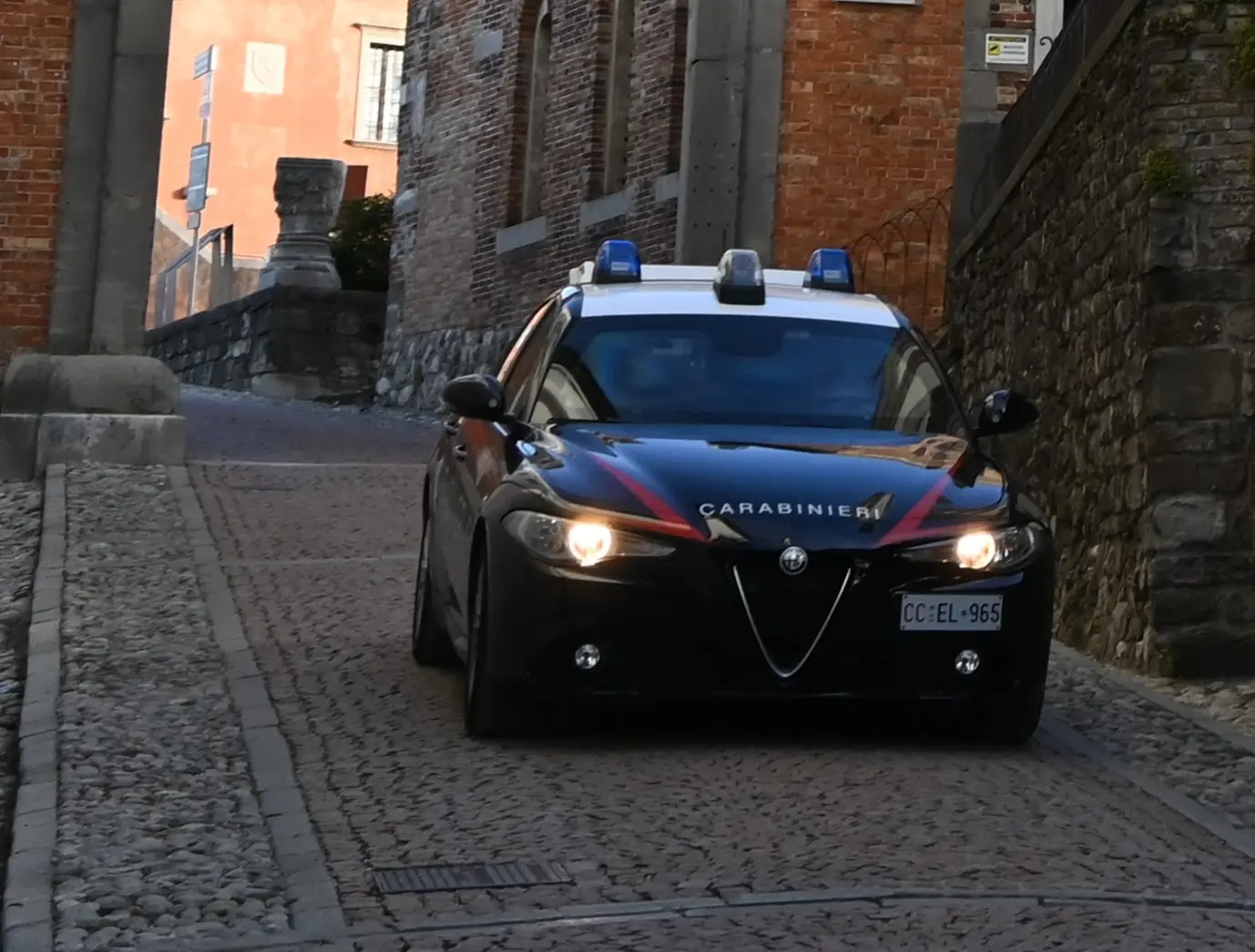 Donna denunciata per oltraggio e possesso di hashish a Majano