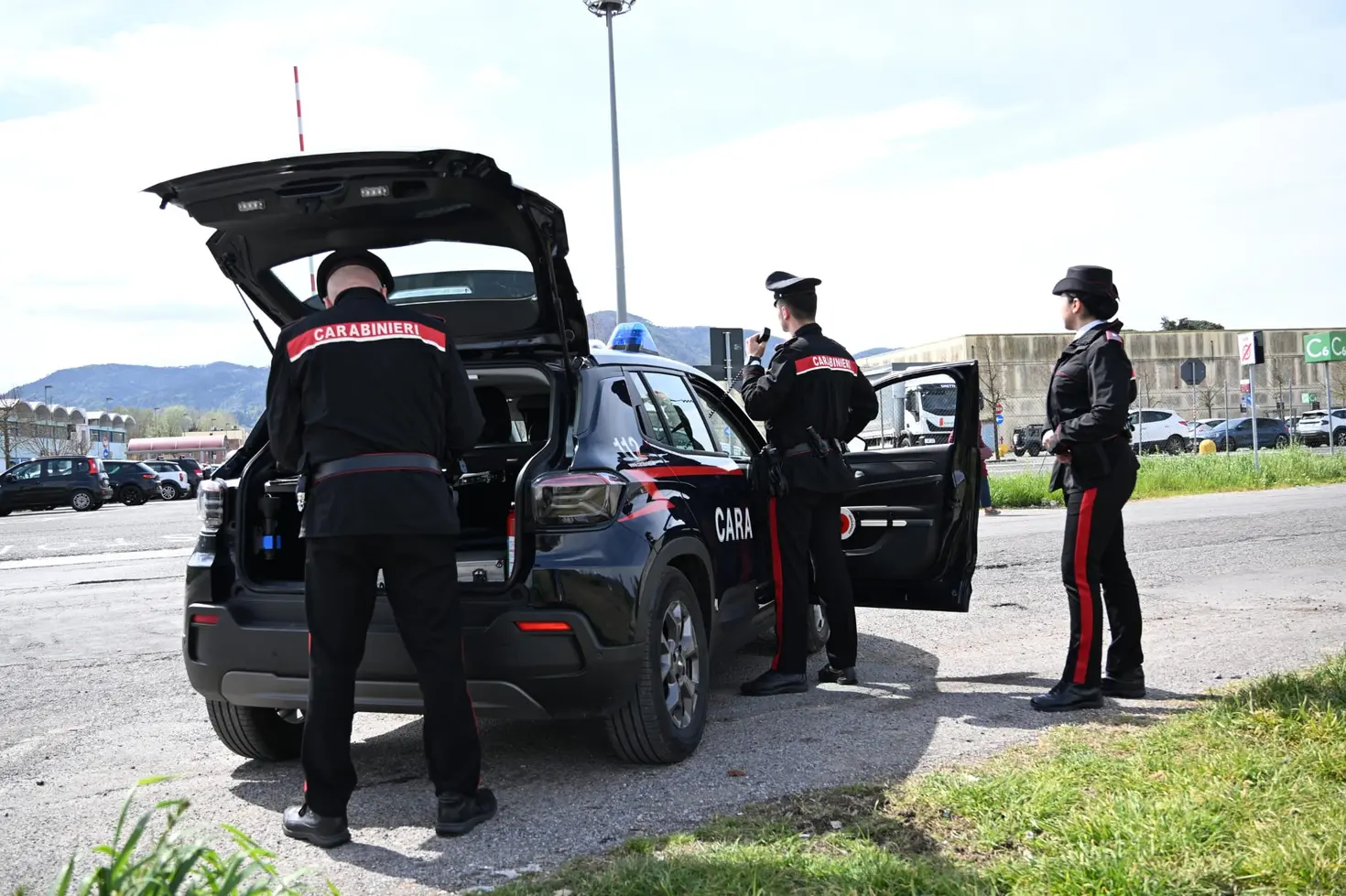 Due arresti per furto con destrezza: colpo in centro