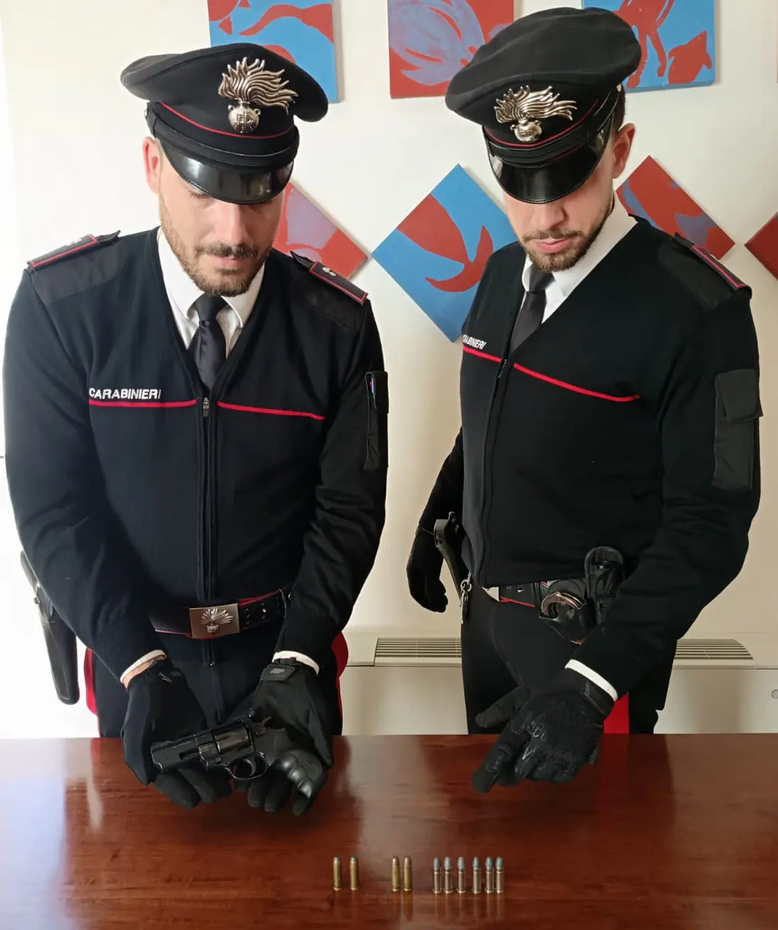 Ercolano: cane antidroga scopre pistola clandestina in auto