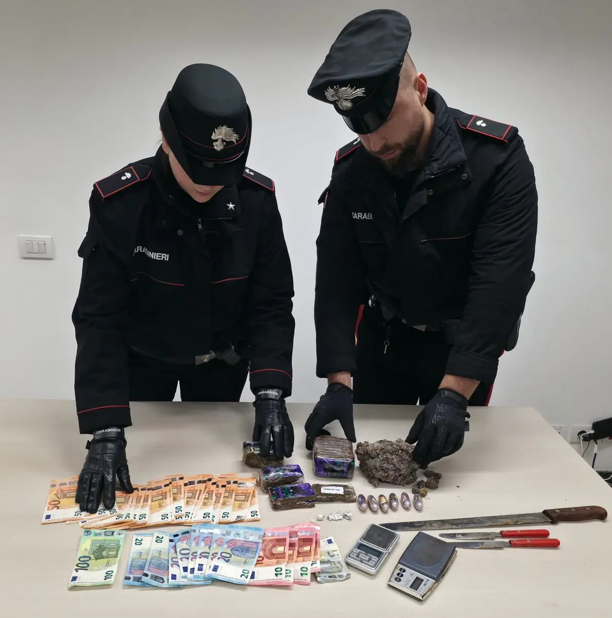 Fiumicino: 38enne arrestato con oltre un chilo di droga