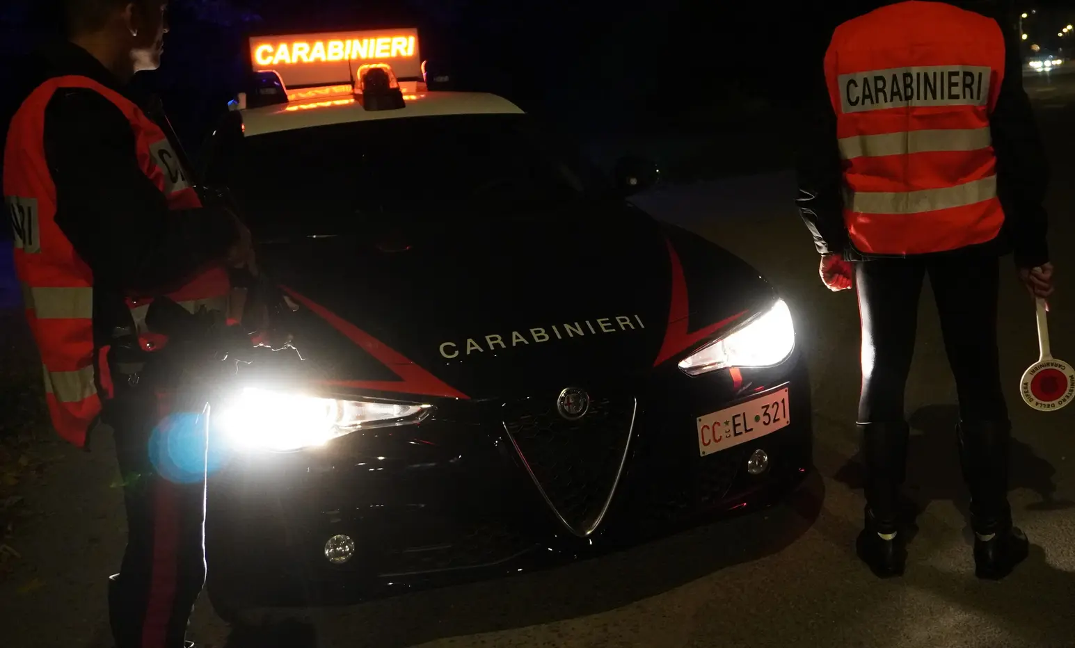 Fuga all'alt sulla Domitiana: denunciato 36enne