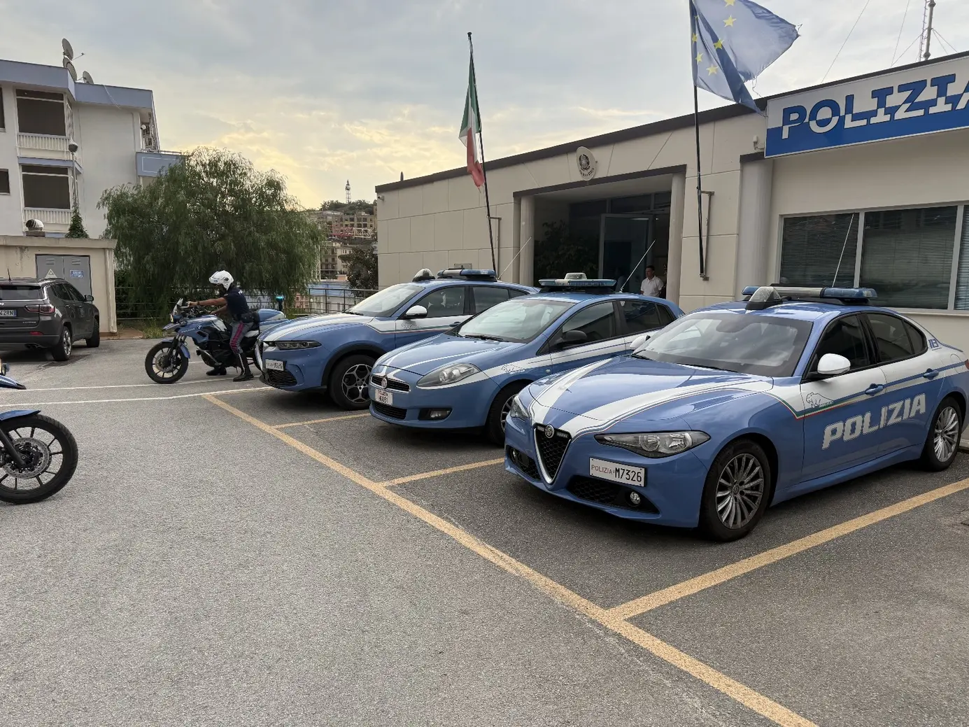 Gaeta: arrestato uomo armato, sperona auto polizia