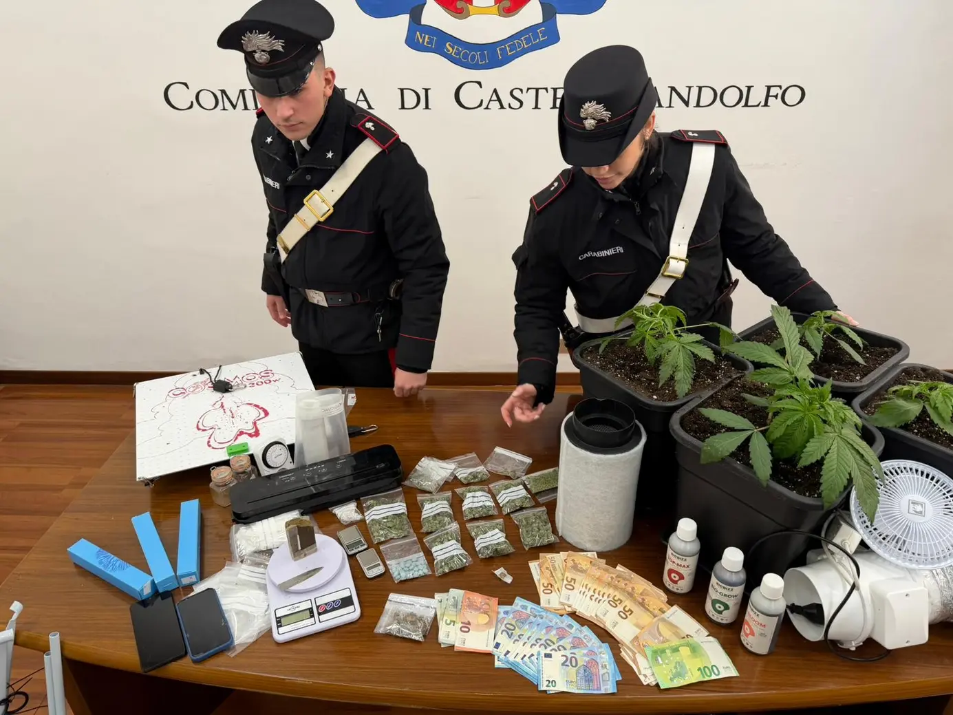 Genzano: casa trasformata in "supermarket" di droga, arrestato 27enne