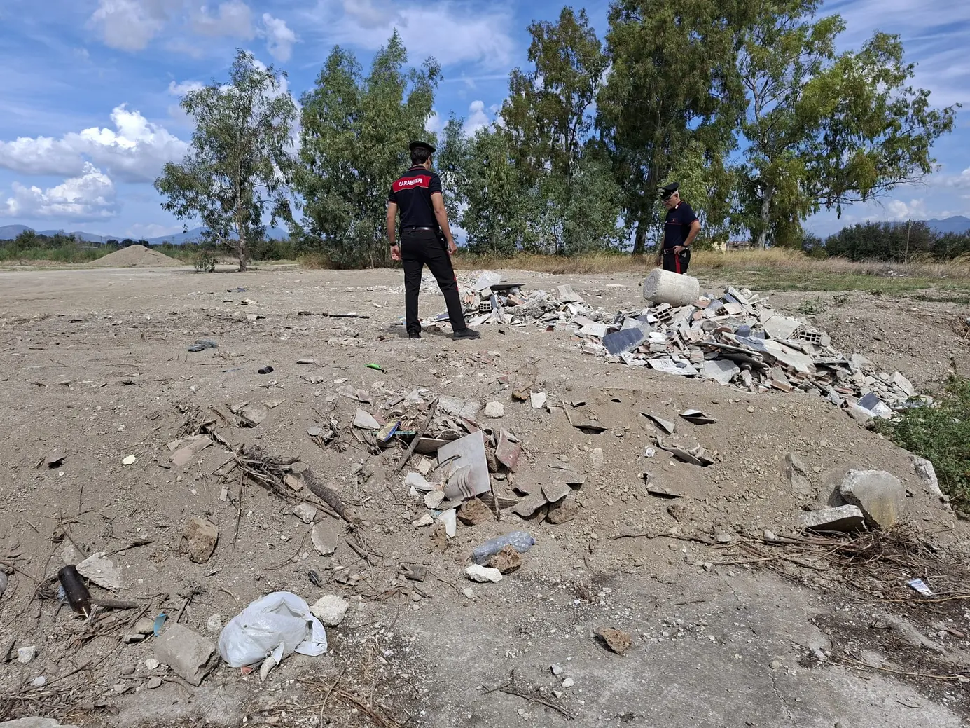 Grazzanise: area agricola trasformata in discarica abusiva