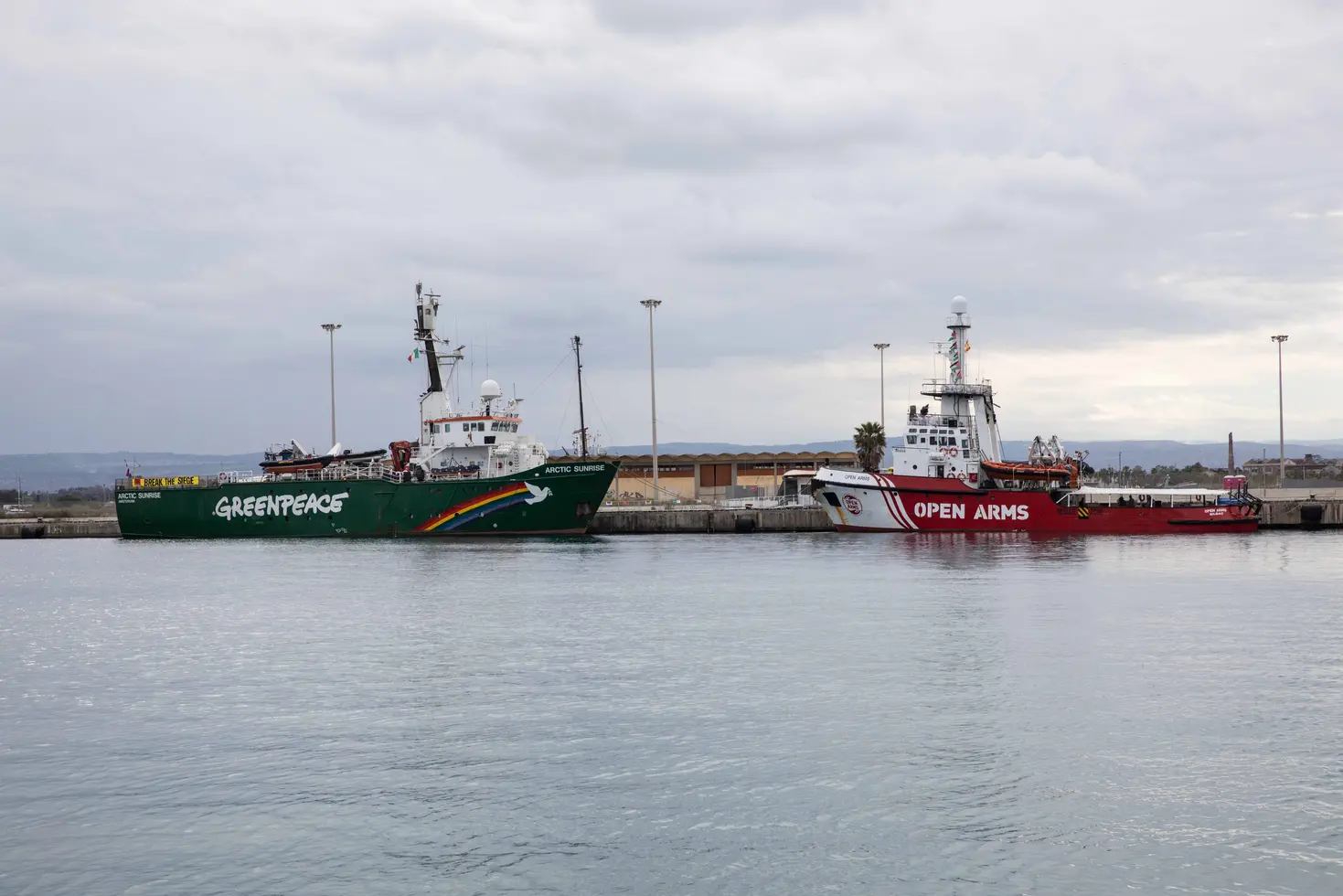 Greenpeace e Global Sumud Flotilla salpano da Siracusa per Gaza