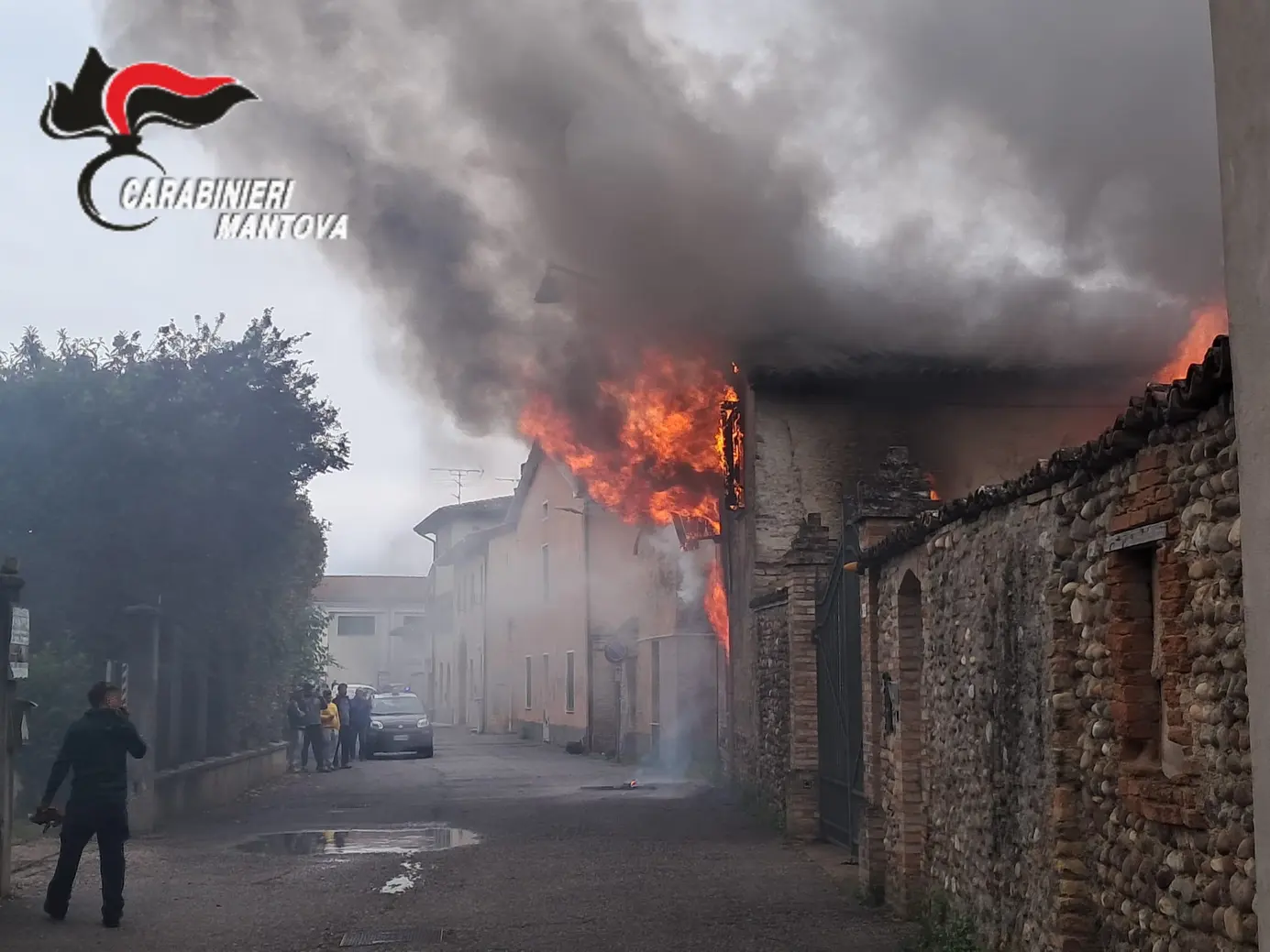 Incendio a Medole: abitazione distrutta dalle fiamme