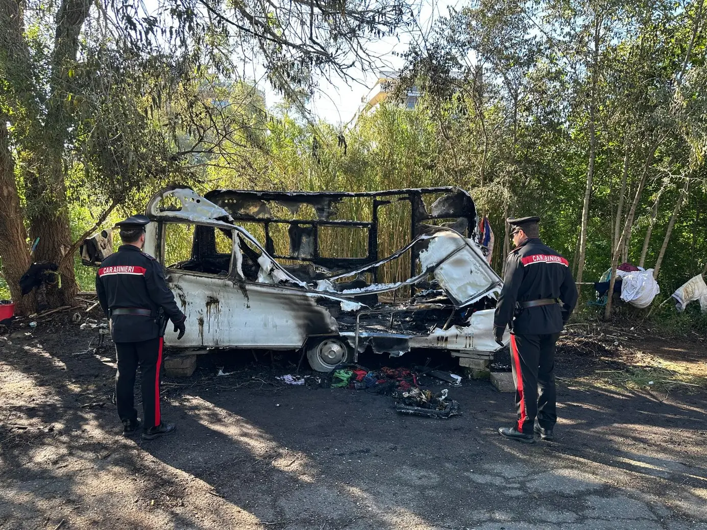 Incendio roulotte: uomo in pericolo di vita a Roma