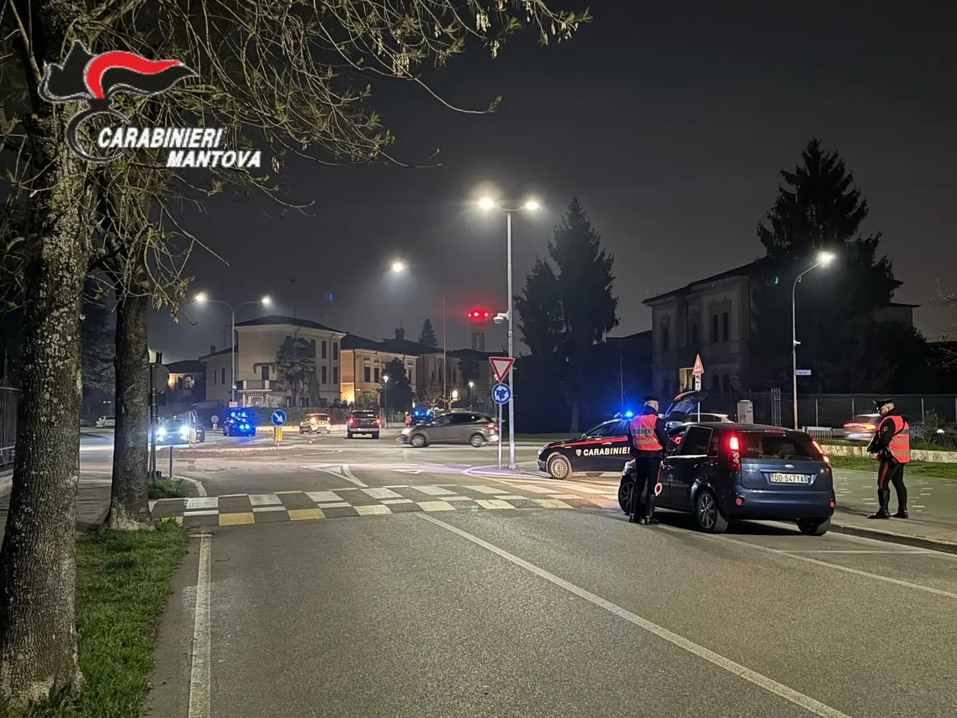 Incidente stradale a Gonzaga: auto fuori strada, cinque persone coinvolte