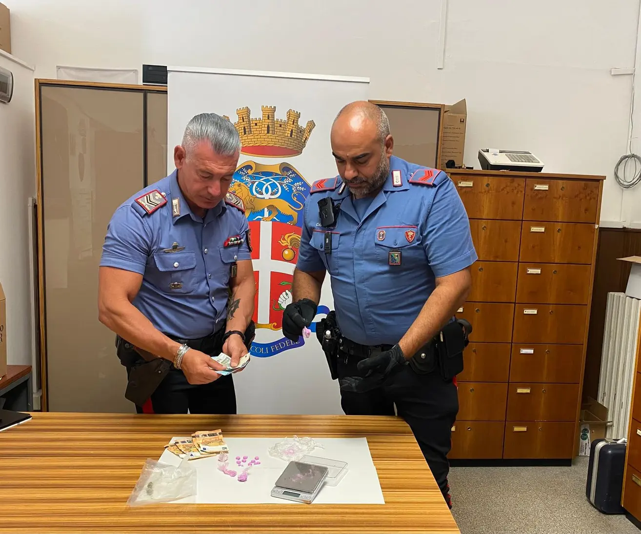 Jesi: 25enne arrestato per droga, sequestrati ecstasy e marijuana