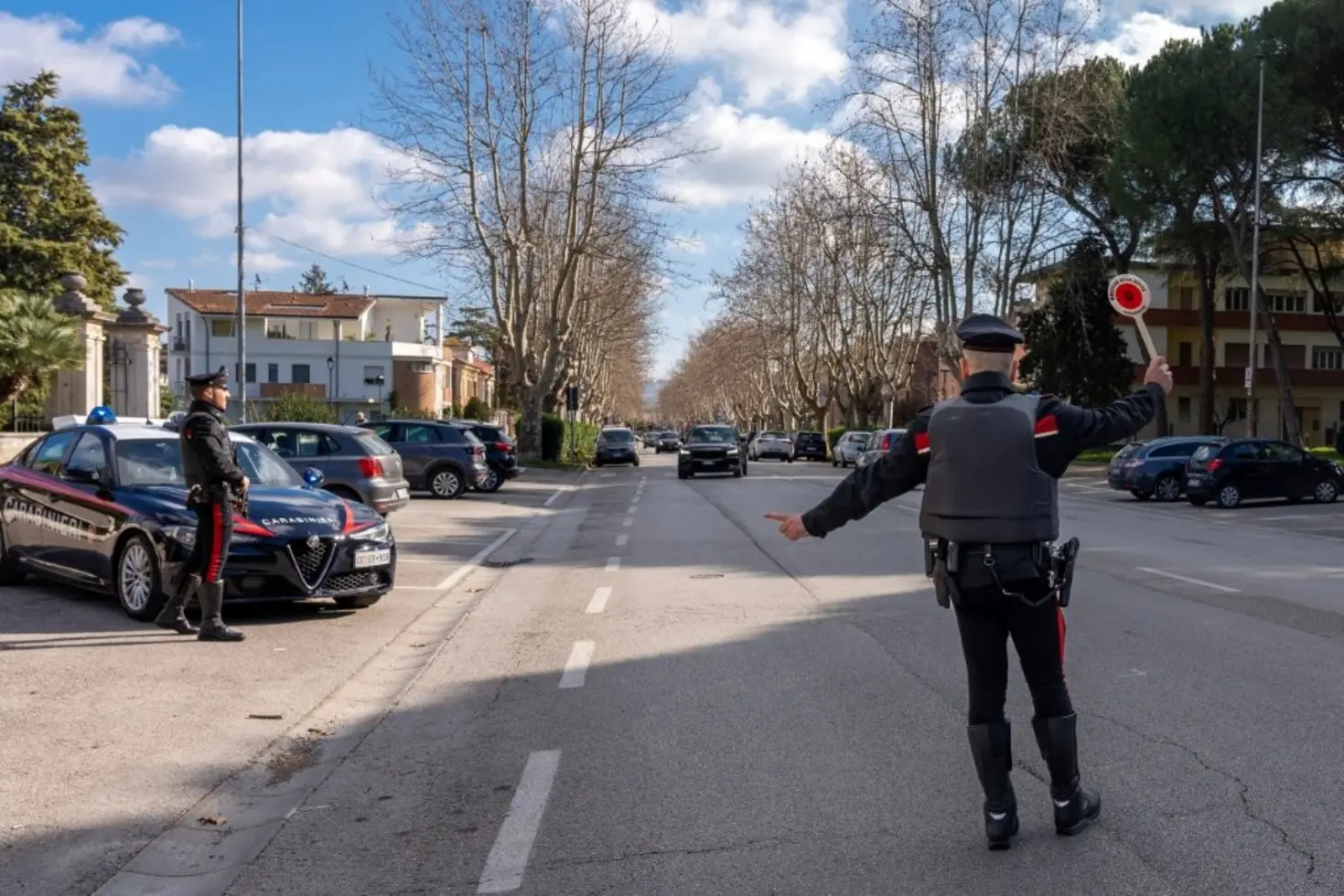 Jesi: Carabinieri sequestrano droga e materiale per il confezionamento