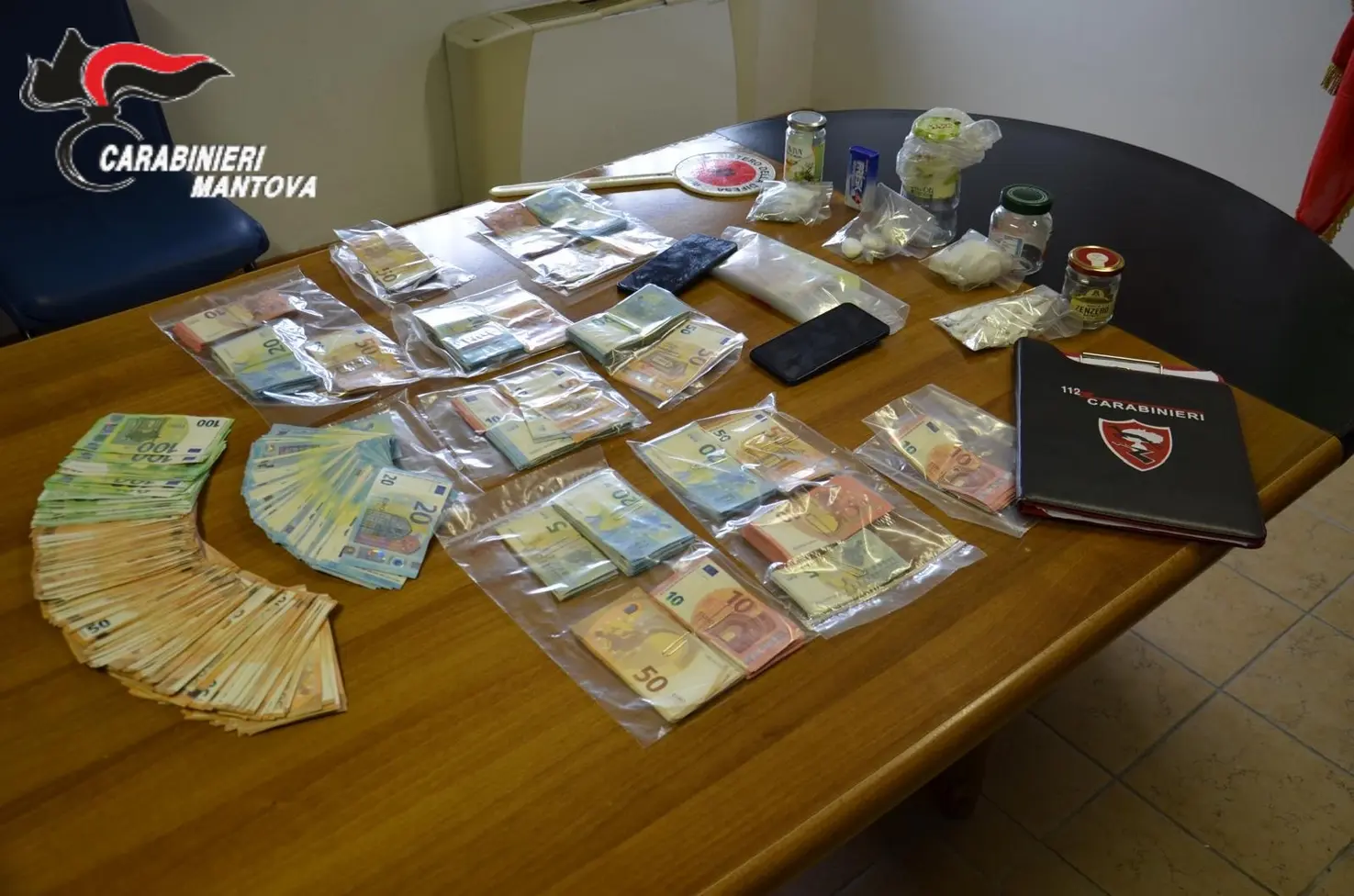 Mantova: Carabinieri intervengono per decesso, scoprono traffico di droga