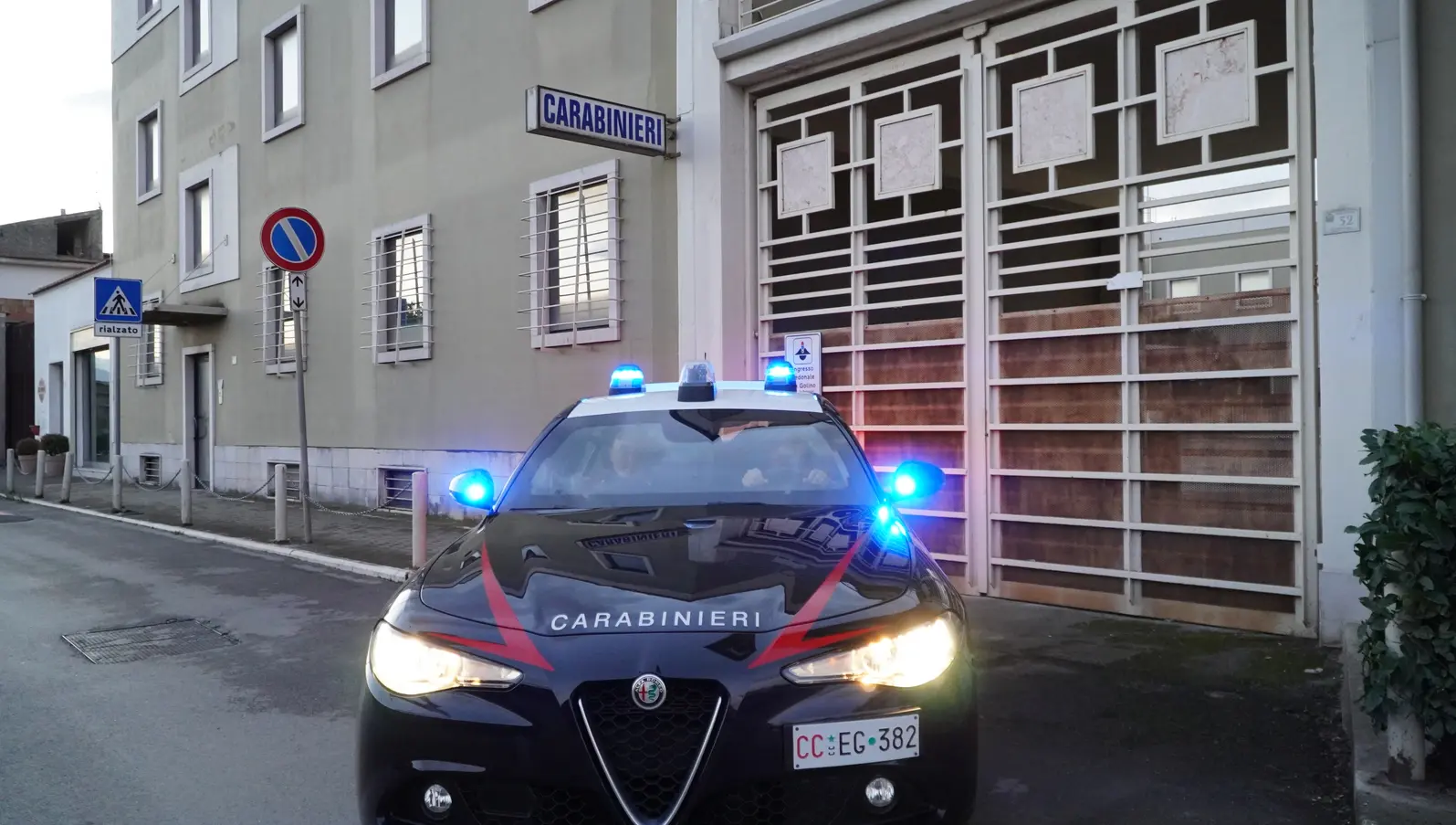 Marcianise: inseguimento e arresto per droga e resistenza