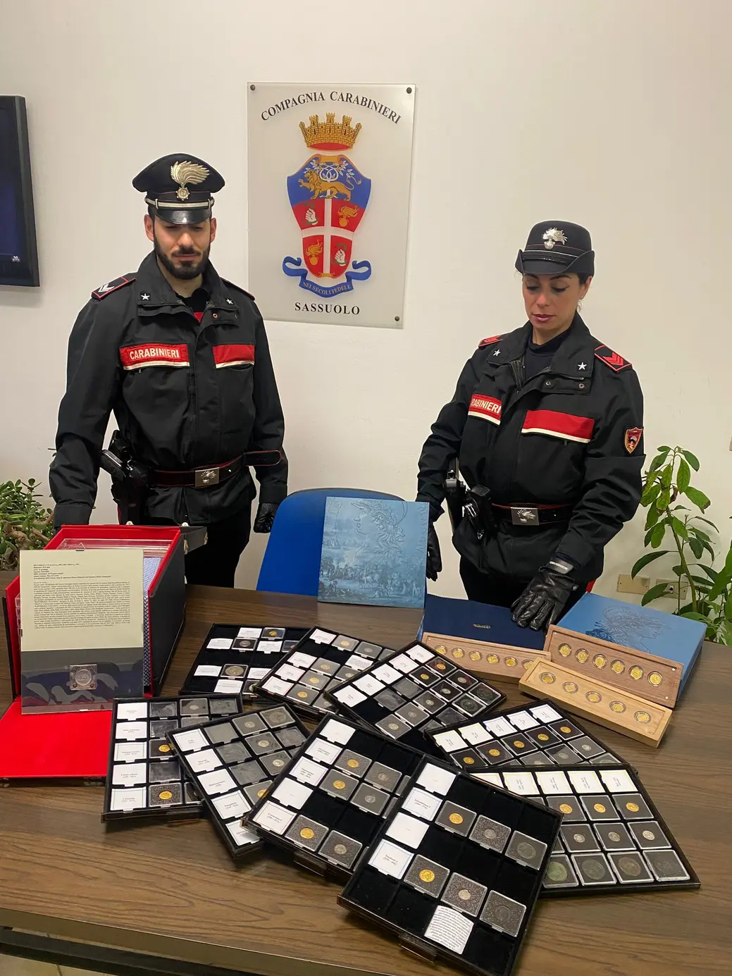 Maxi-blitz archeologico: sequestrati reperti di valore inestimabile