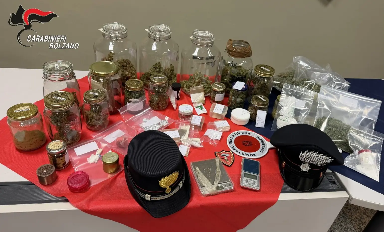 Maxi sequestro di droga a Brunico: arresti e ingenti quantità di stupefacenti