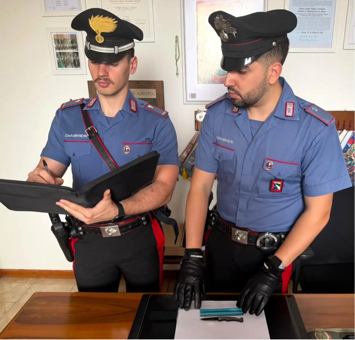 Minaccia con coltello al supermercato: arrestato 34enne