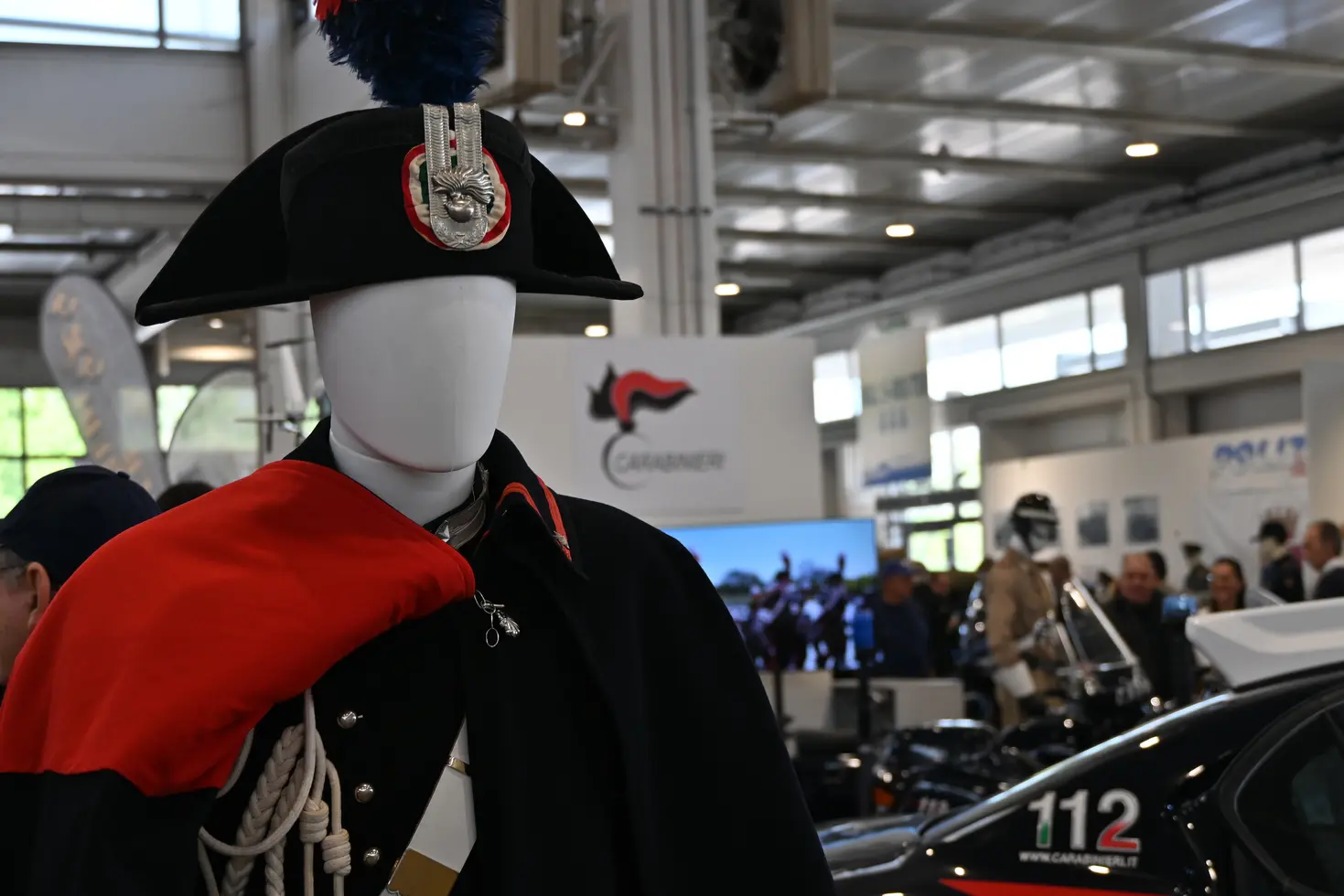 Mostra storica Carabinieri a Roma: auto d'epoca e uniformi