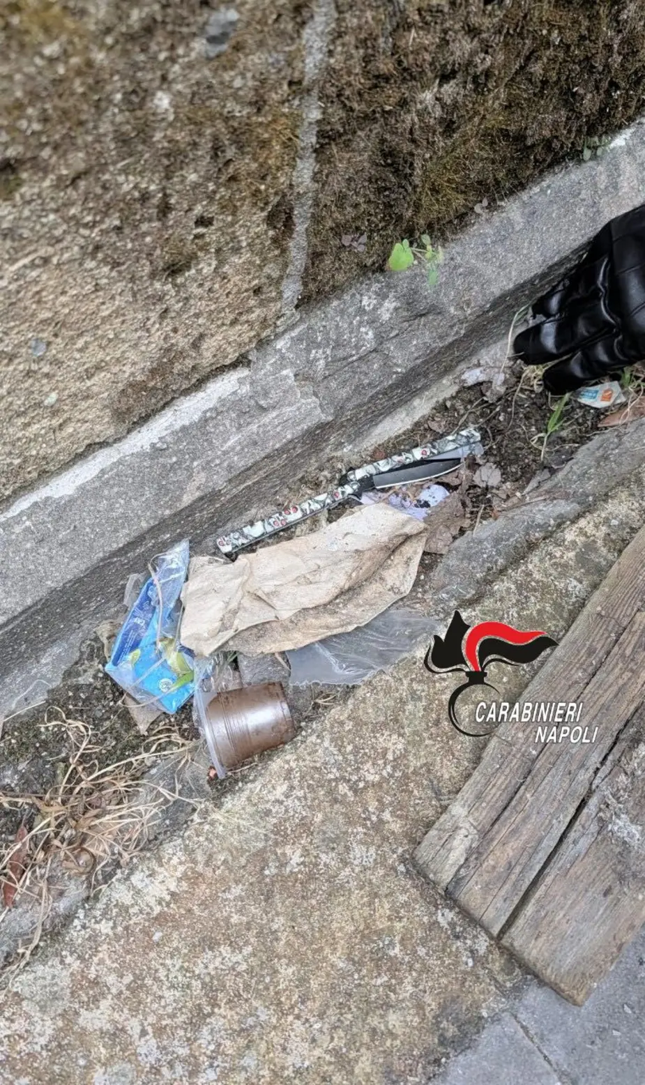 Napoli: 14enne accoltellato a scuola, due denunciati