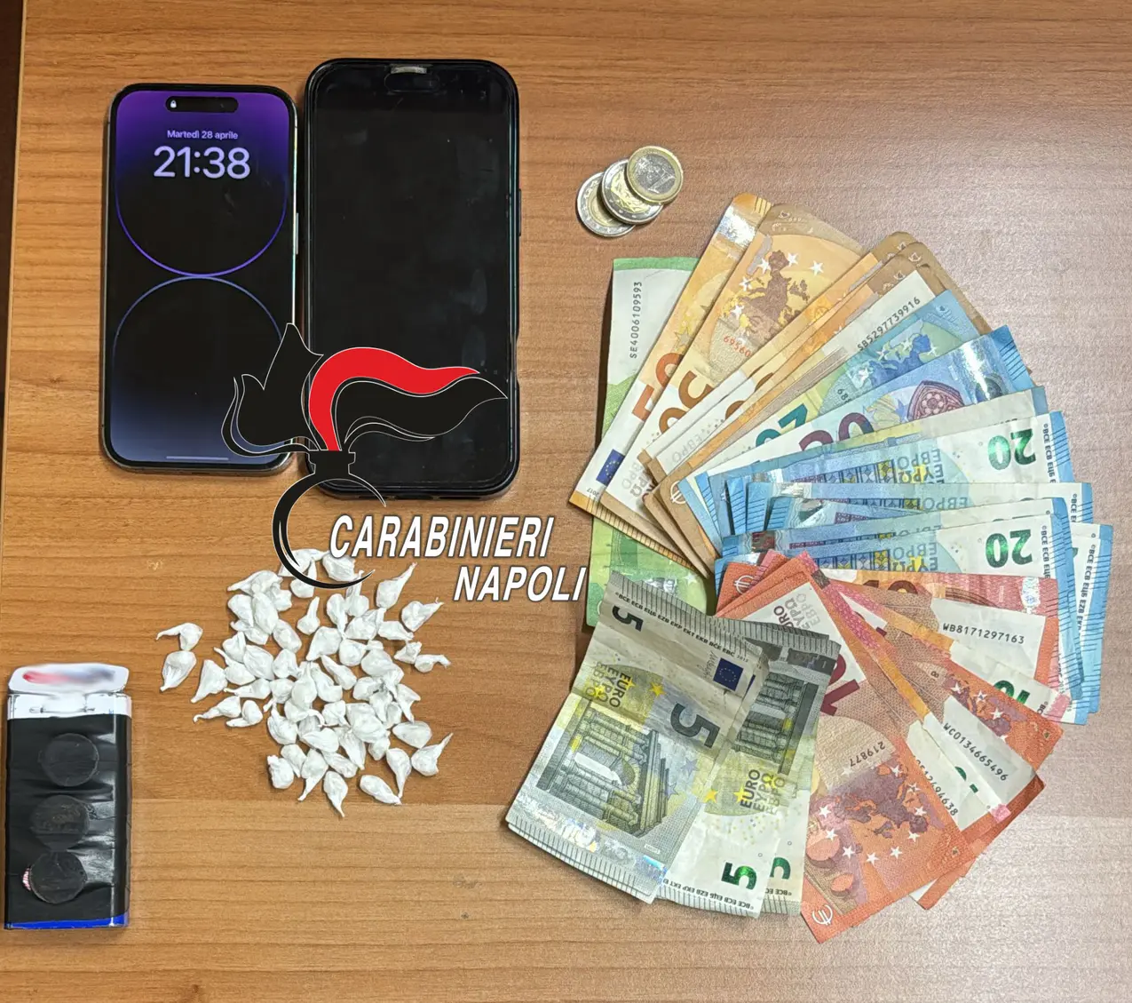 Napoli: 59 dosi di cocaina e 685 euro, arrestato 51enne