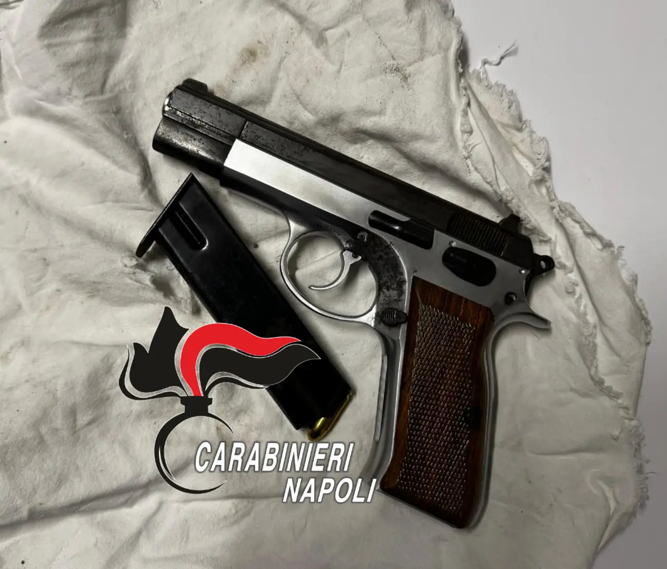 Napoli: controlli straordinari, sequestrata pistola e droga