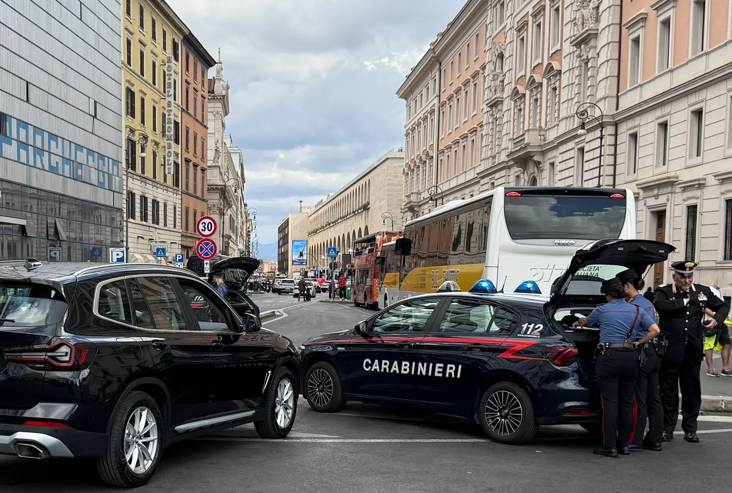 Ncc abusivo a Roma: patente sospesa e droga