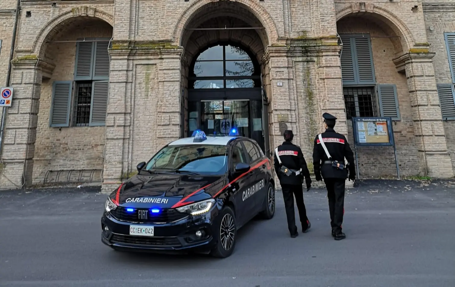 Operaio denunciato per aggressione e insulti razzisti in un bar