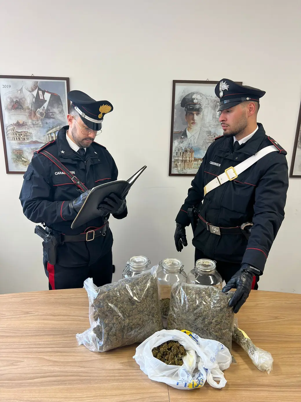 Partinico: cane antidroga scopre 2 kg di marijuana, un arresto