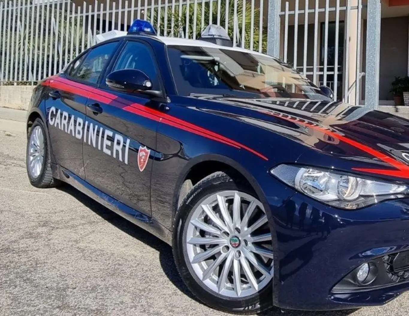 Pescara: coltello e droga sequestrati dai Carabinieri