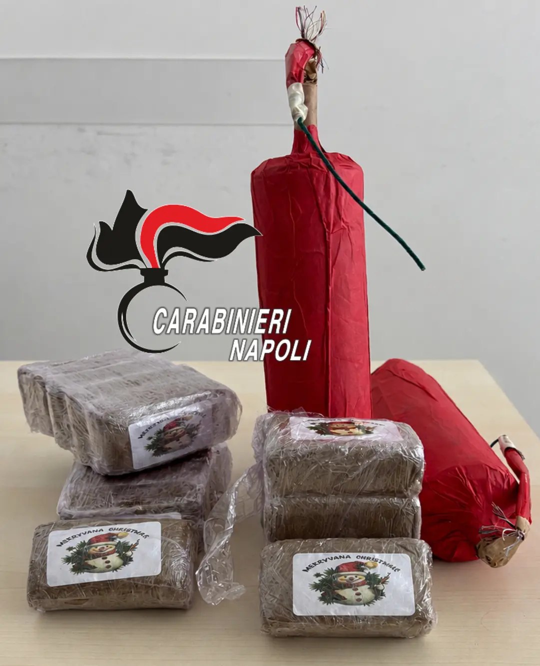 Pozzuoli: hashish e bombe trovate in un vano ascensore