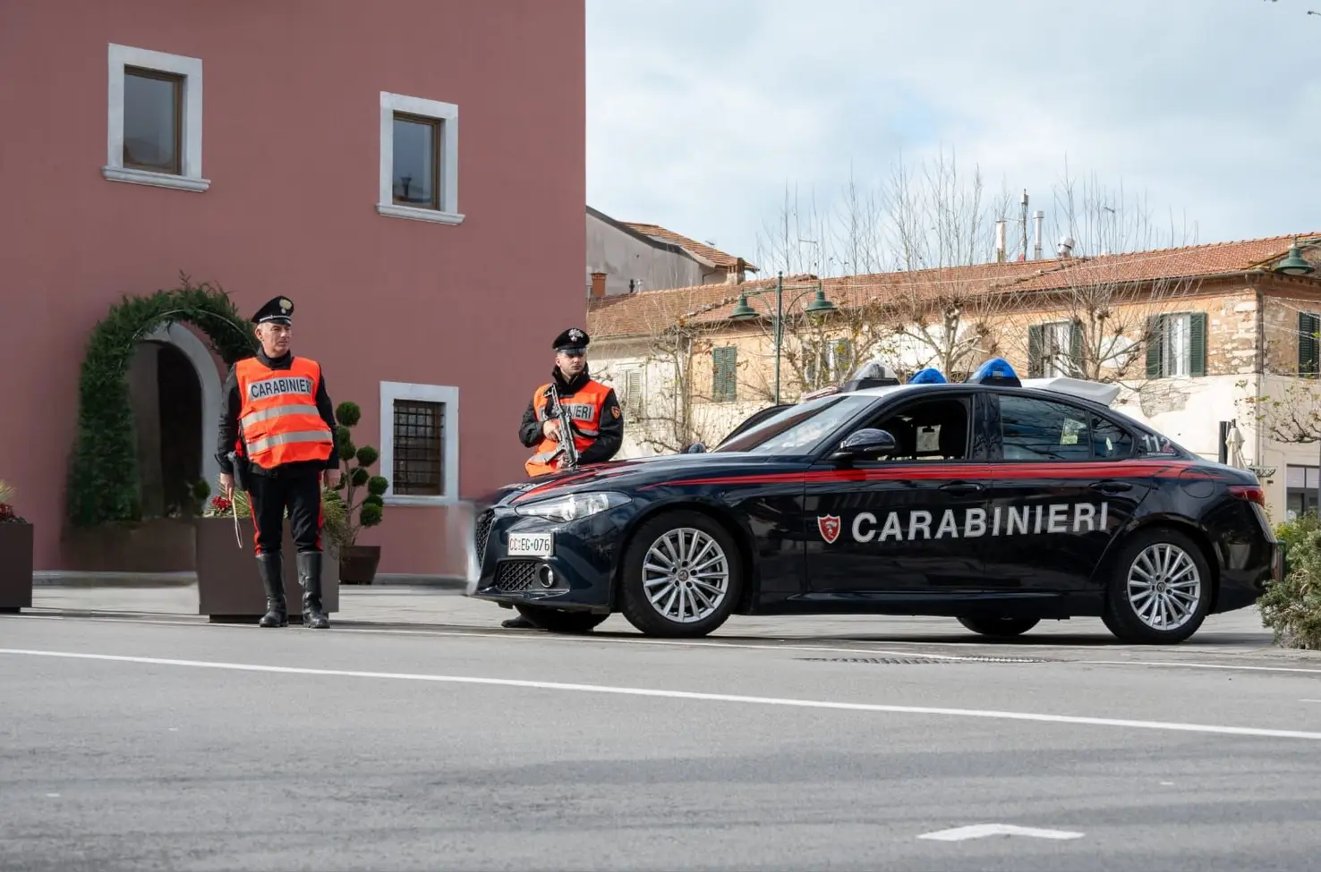 Rapina farmacia: due arresti a Roma