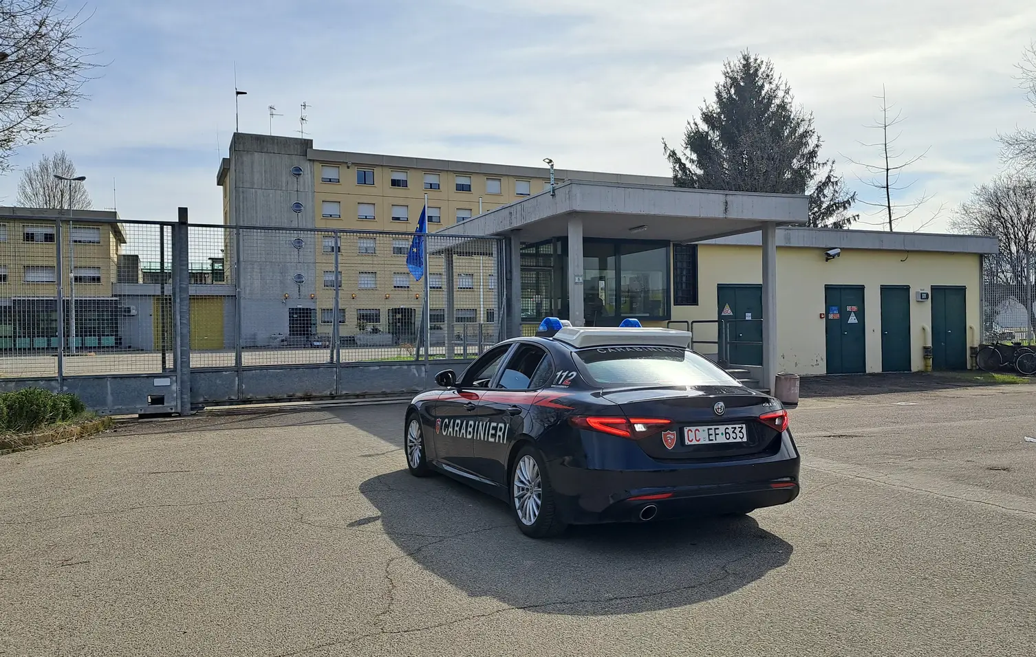 Reggio Emilia: tentata rapina con bottiglia, 30enne arrestato
