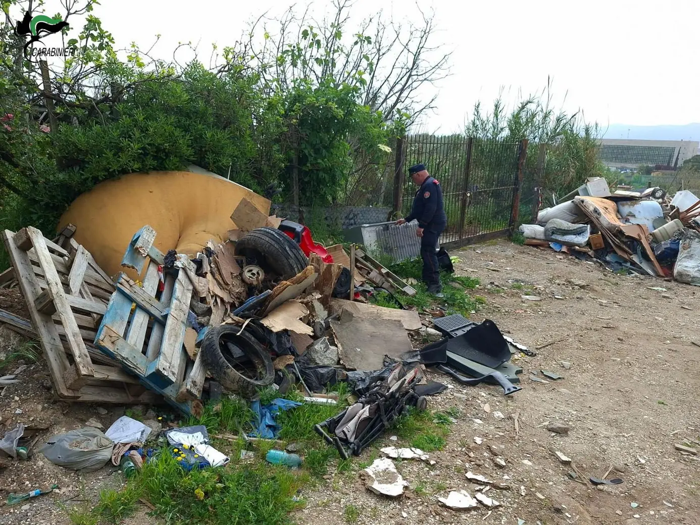 Rifiuti abbandonati: Carabinieri Forestali in azione