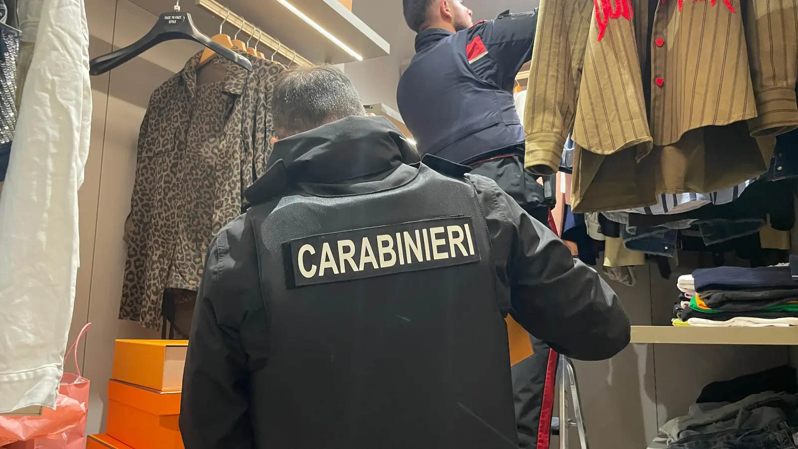 Roma: 18 arresti per droga, estorsioni e faida tra clan