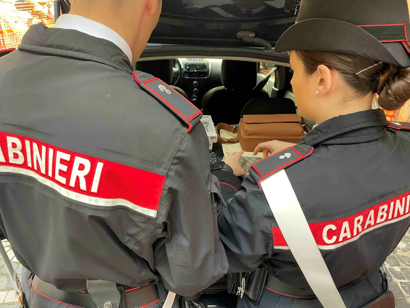 Roma: 19enne arrestato per furto in boutique di lusso