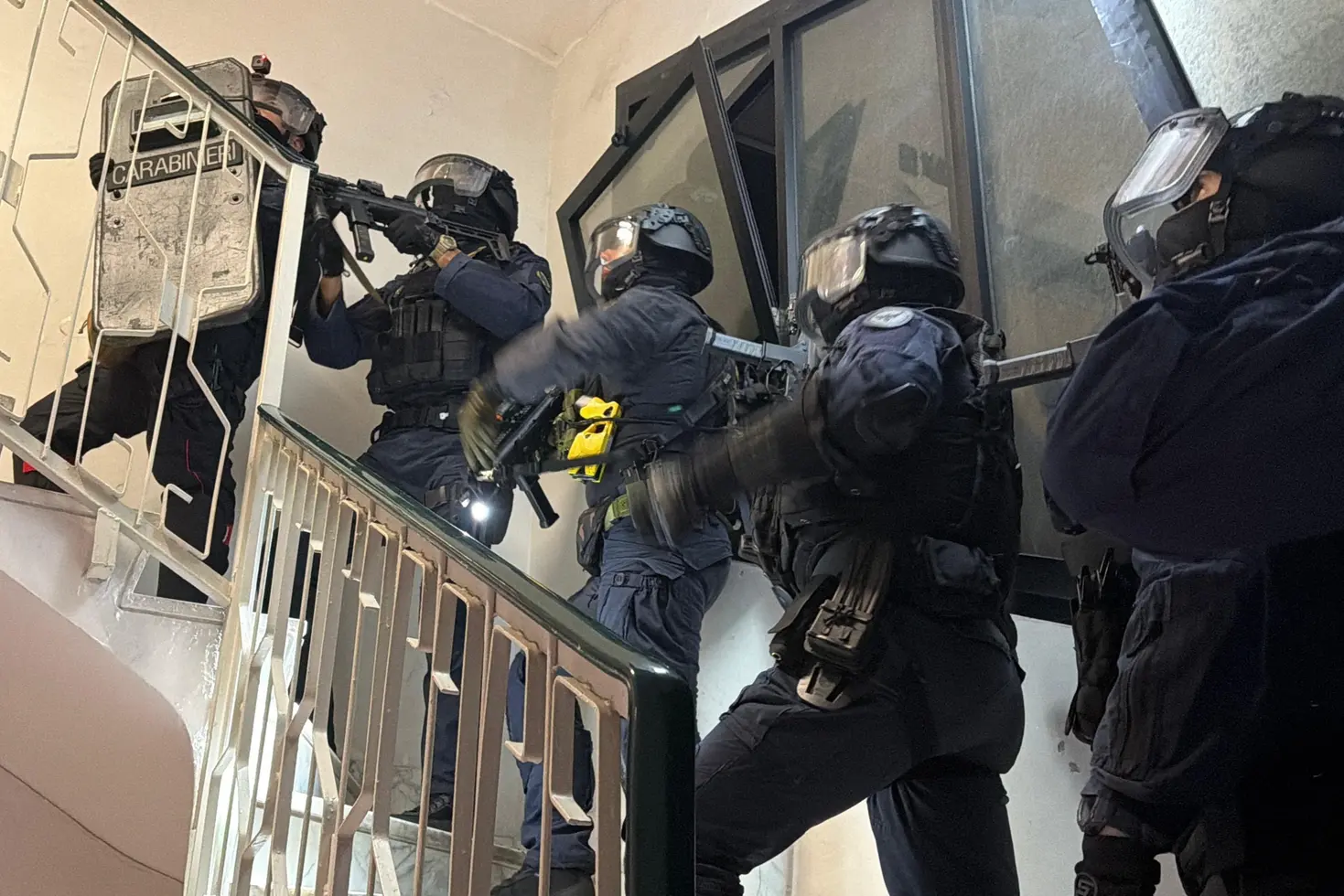 Roma: 9 arresti per droga, sequestro e rapina