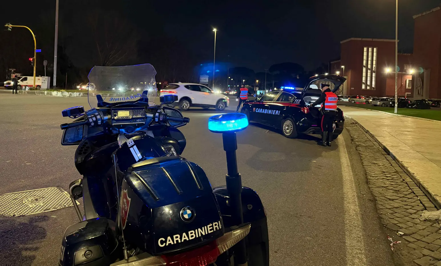 Roma Nord: arrestata 31enne per spaccio, in carcere 37enne