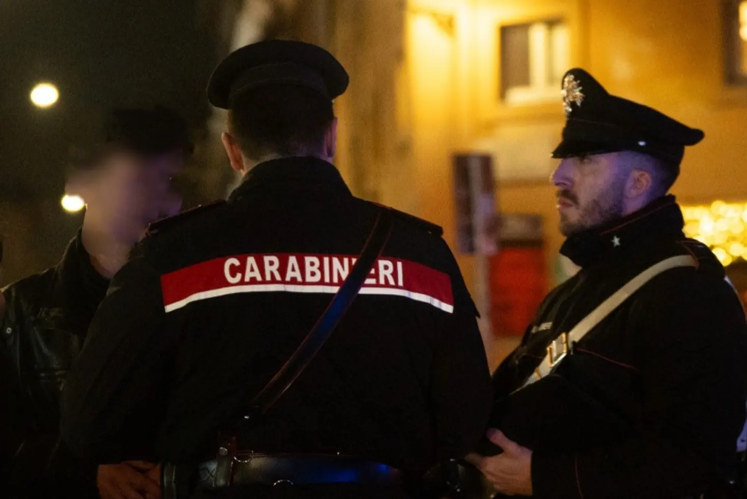 Roma: 37enne arrestato per tentata rapina e aggressione ai carabinieri