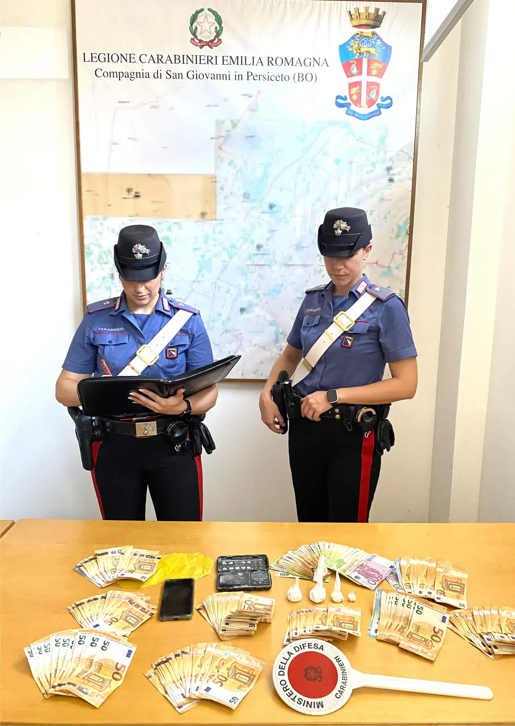 San Giovanni in Persiceto: 27enne arrestato per droga, sequestrati quasi 19.000 euro