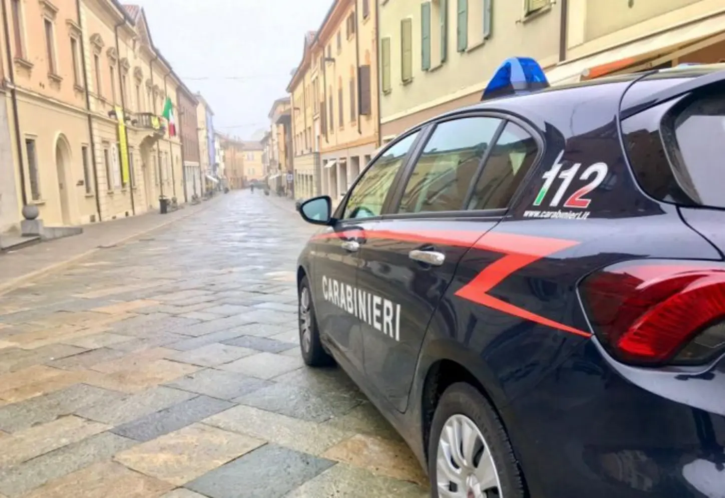 Scandiano: denunciato 53enne con coltello e hashish in un bar