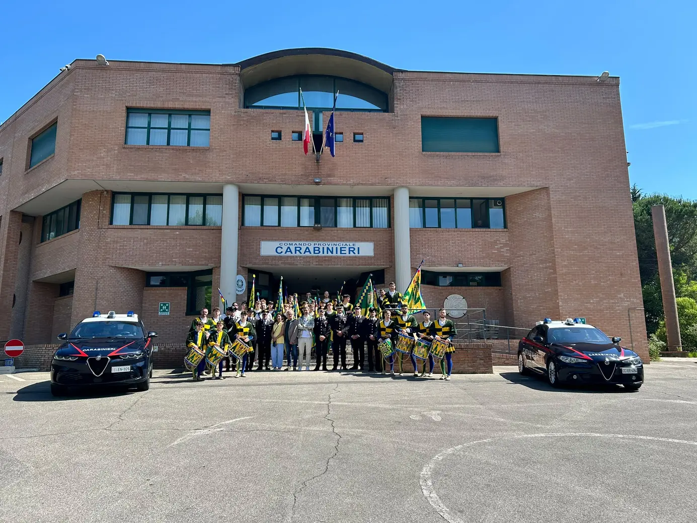 Siena: Contrada del Bruco in visita al Comando Provinciale Carabinieri