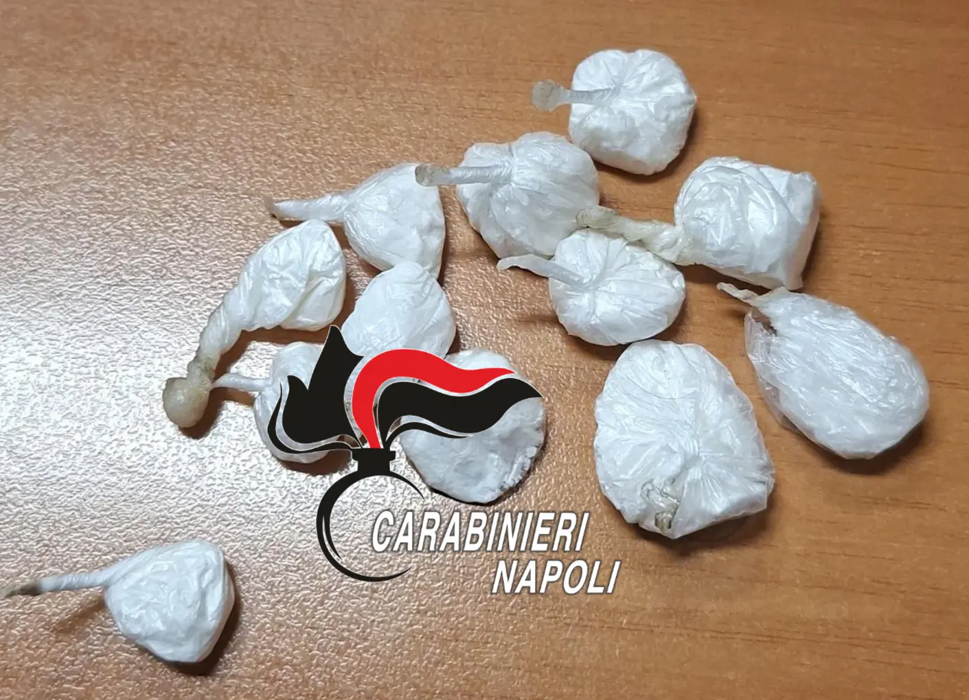 Sorrento: pusher arrestato con droga nascosta negli slip