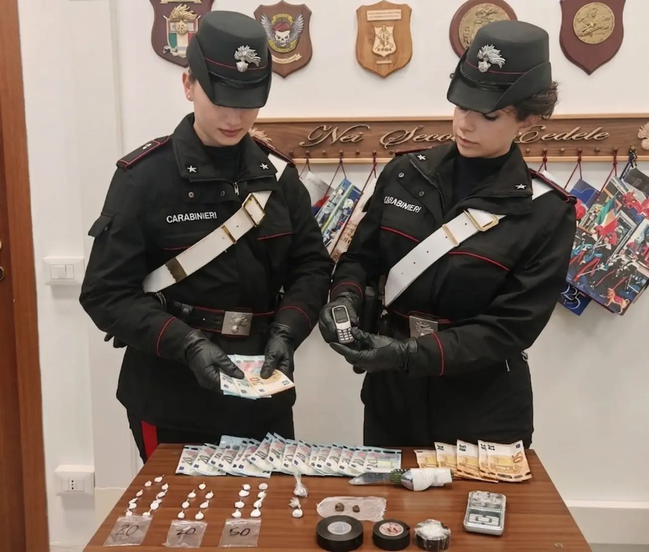Spaccio droga: arrestati madre e figlio a Velletri