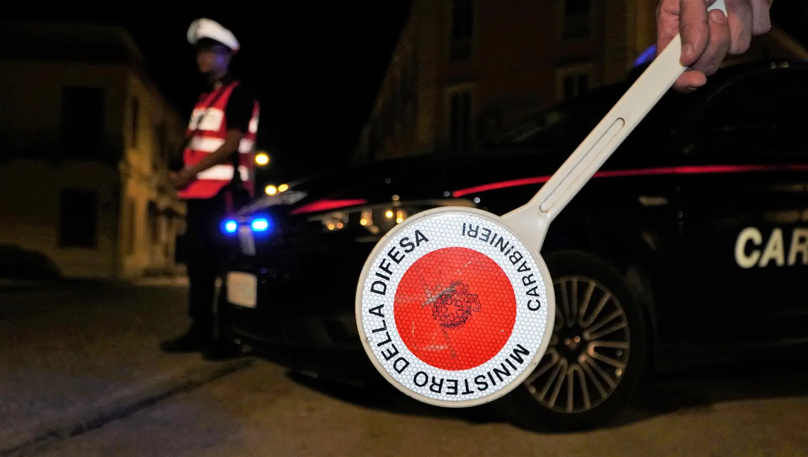 Sparanise: lite degenera, aggredisce carabinieri con bottiglia