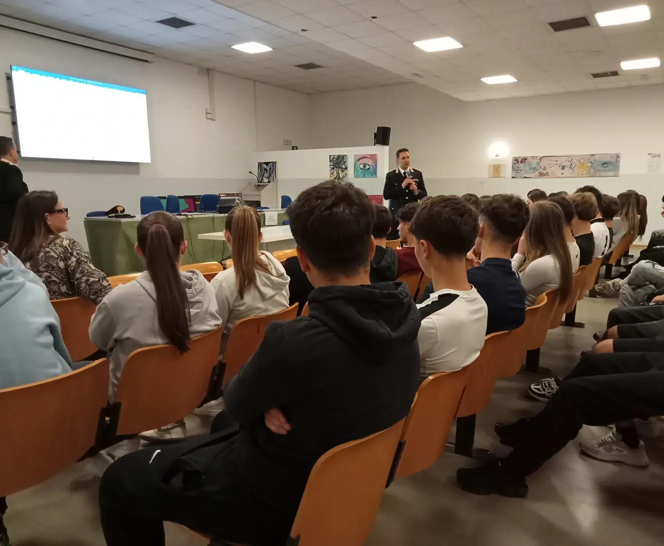Studenti del Paolo Sarpi incontrano le forze dell'ordine