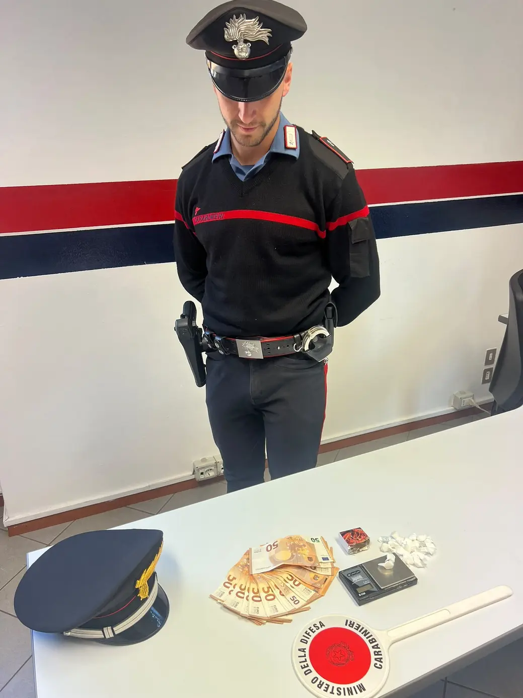 Terno d'Isola: arresto per spaccio, sequestrati droga e denaro
